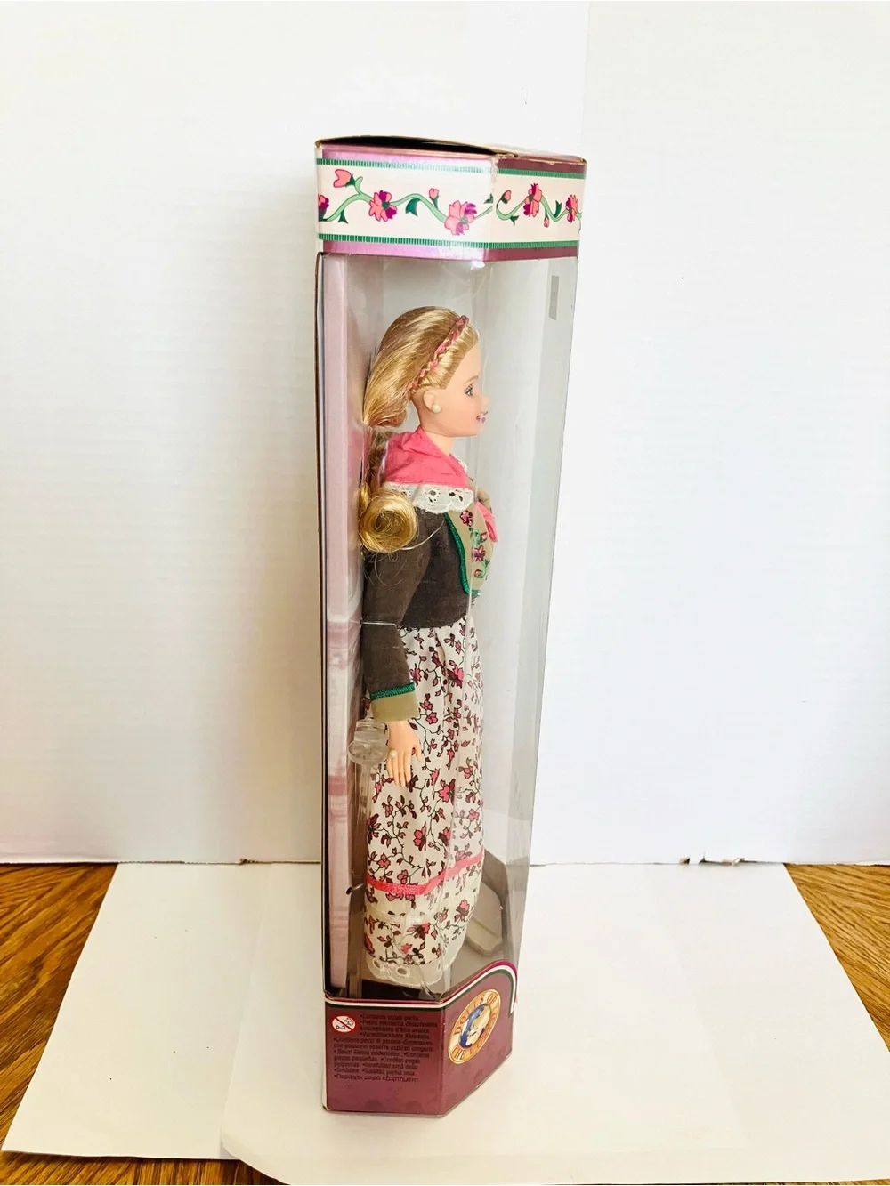 Barbie 1998 DOTW Austrian Barbie Fashion Doll New Minor Box Damage #21553